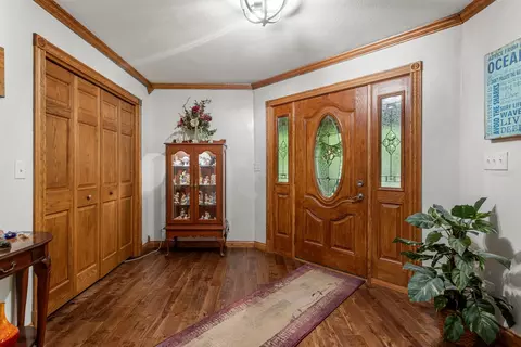 Entry Way - 2 Turtle Point Rd, Monticello, IL 61856 photo 2 of 6