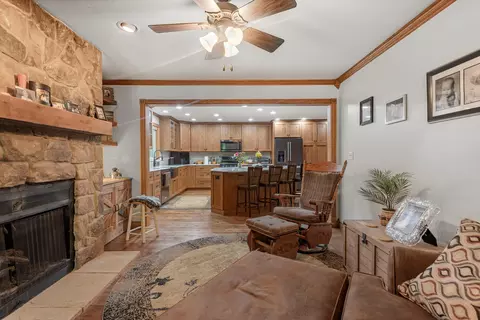 Kitchen - 2 Turtle Point Rd, Monticello, IL 61856 photo 8 of 10