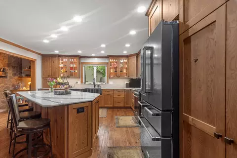 Kitchen - 2 Turtle Point Rd, Monticello, IL 61856 photo 3 of 10
