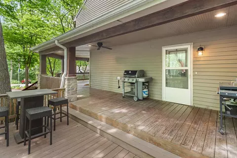 Exterior - 2 Turtle Point Rd, Monticello, IL 61856 photo 11 of 12
