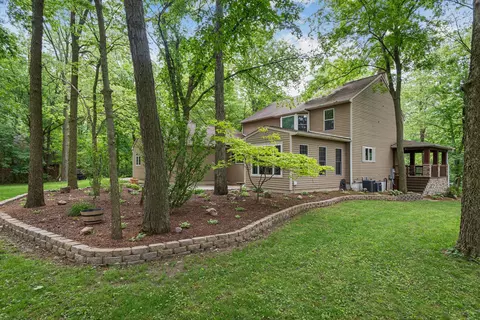 Exterior - 2 Turtle Point Rd, Monticello, IL 61856 photo 6 of 12