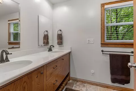 Bath - 2 Turtle Point Rd, Monticello, IL 61856 photo 2 of 4