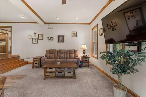 Living - 2 Turtle Point Rd, Monticello, IL 61856 photo 1 of 1