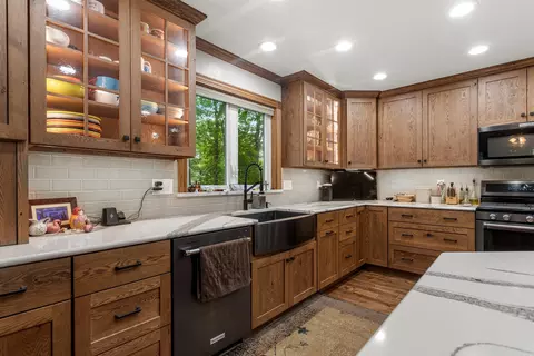 Kitchen - 2 Turtle Point Rd, Monticello, IL 61856 photo 7 of 10