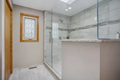 Bath - 18809 Dickens Dr, Mokena, IL 60448 photo 3 of 6