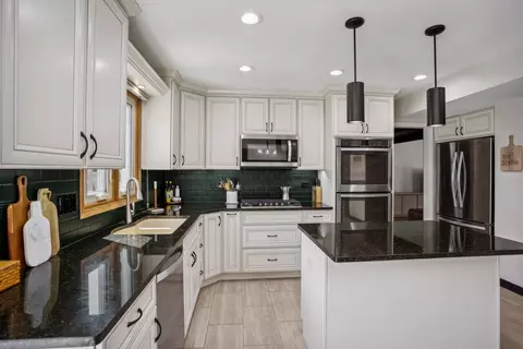 Kitchen - 18809 Dickens Dr, Mokena, IL 60448 photo 2 of 4