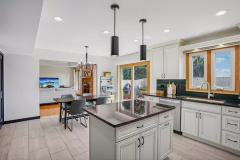 Kitchen - 18809 Dickens Dr, Mokena, IL 60448 photo 4 of 4