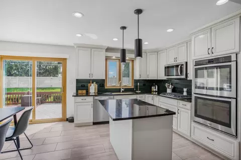 Kitchen - 18809 Dickens Dr, Mokena, IL 60448 photo 3 of 4