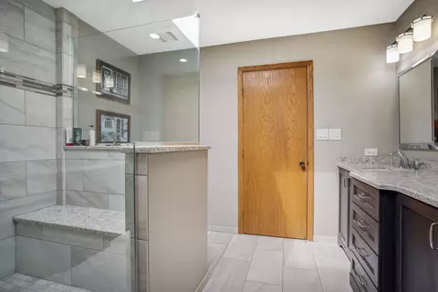 Bath - 18809 Dickens Dr, Mokena, IL 60448 photo 5 of 6