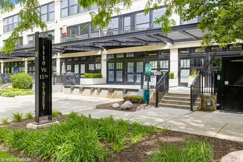 1110 W 15th St #111, Chicago, IL 60608