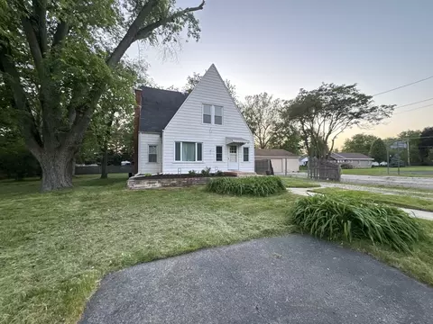 3 S550 Warren Ave, Warrenville, IL 60555