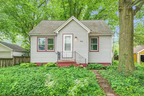 706 S Birch St, Urbana, IL 61801