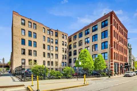 525 N Halsted St #202, Chicago, IL 60642