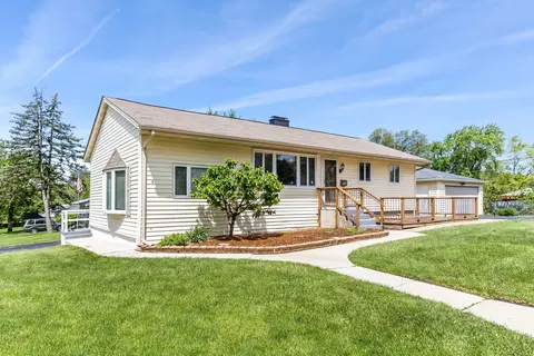 1154 Pleasant Ter, Aurora, IL 60505