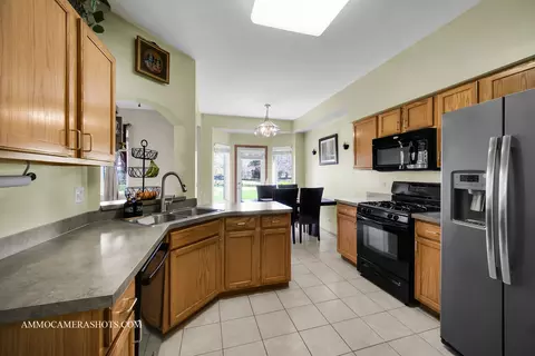 Kitchen - 1058 Delta Dr, Elgin, IL 60123 photo 1 of 3