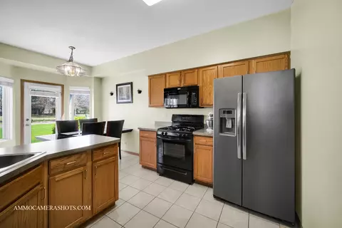 Kitchen - 1058 Delta Dr, Elgin, IL 60123 photo 2 of 3