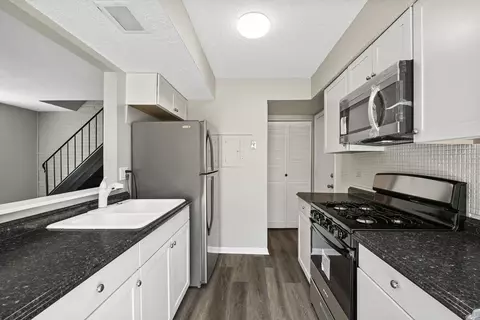 Kitchen - 184 Rita Ct #C, Bartlett, IL 60103 photo 2 of 4