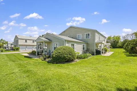 Exterior - 184 Rita Ct #C, Bartlett, IL 60103 photo 5 of 7