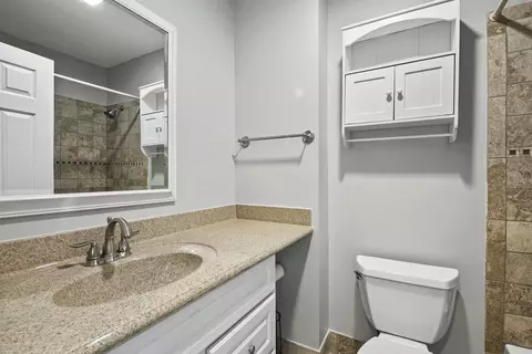 Bath - 184 Rita Ct #C, Bartlett, IL 60103 photo 2 of 2