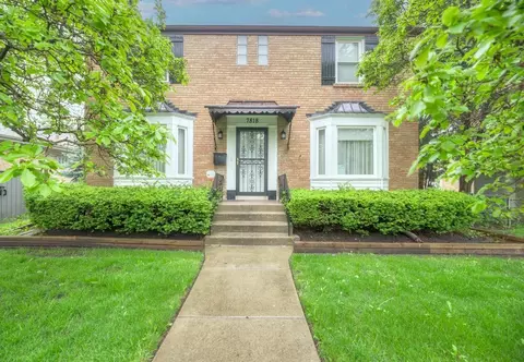 7818 W Oakton St, Niles, IL 60714