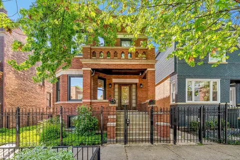 2062 N Oakley Ave, Chicago, IL 60647