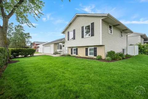 746 Armitage Ave, Glendale Heights, IL 60139