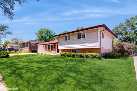1334 Hampton Ln, Schaumburg, IL 60193