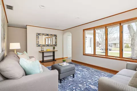 2201 Robin Ln, Rolling Meadows, IL 60008 photo 7