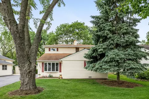 2201 Robin Ln, Rolling Meadows, IL 60008 photo 2