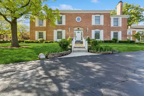 128 Carriage Way Dr #117-B, Burr Ridge, IL 60527