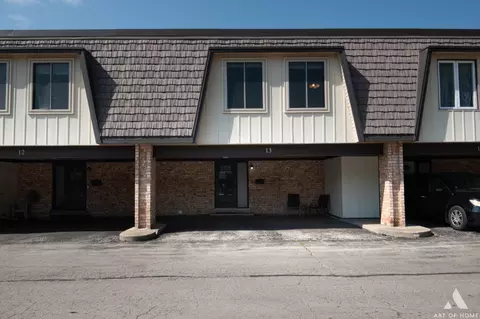 13 Cour Caravelle, Palos Hills, IL 60465