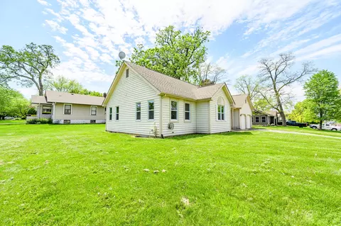 Exterior - 203 E Harrison St, Harvard, IL 60033 photo 3 of 3