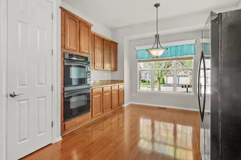 3852 Valhalla Dr, Elgin, IL 60124 photo 7