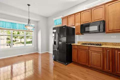 3852 Valhalla Dr, Elgin, IL 60124 photo 8