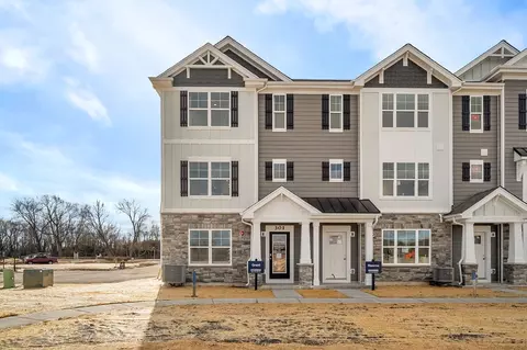 328 Basin Ct, Saint Charles, IL 60174