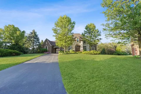 38 W320 Yaupon Ct, Saint Charles, IL 60175