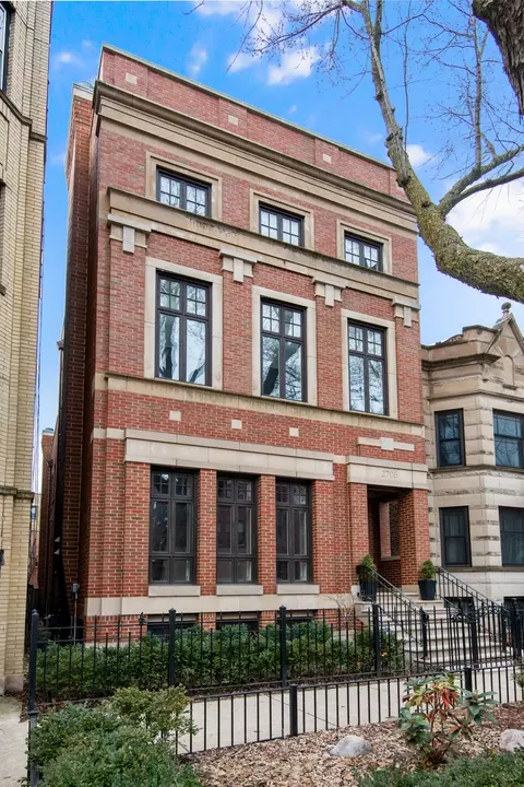 2706 N Mildred Ave, Chicago, IL 60614