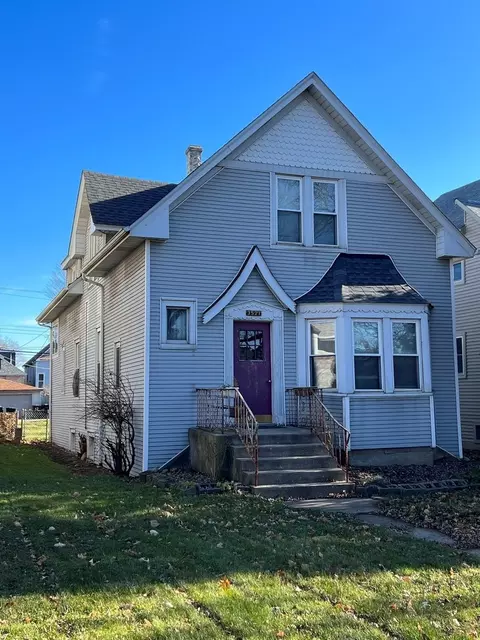 3521 N Keating Ave, Chicago, IL 60641