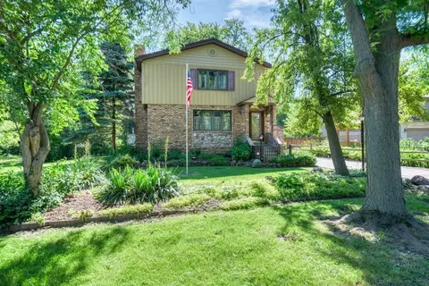 277 Forest View Ave, Wood Dale, IL 60191