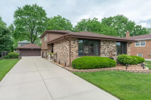 9120 Moody Ave, Oak Lawn, IL 60453