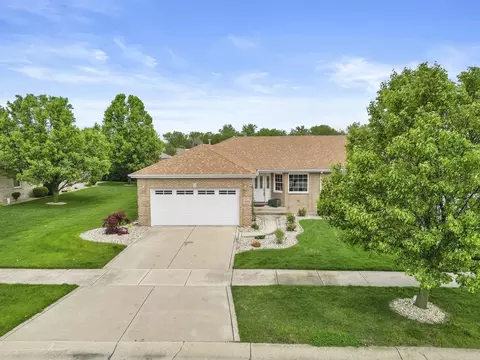 1002 Freedom Cir S, Crown Point, IN 46307