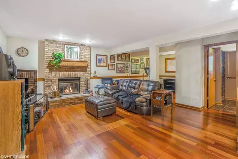 519 Hampton Cir, Bartlett, IL 60103 photo 8