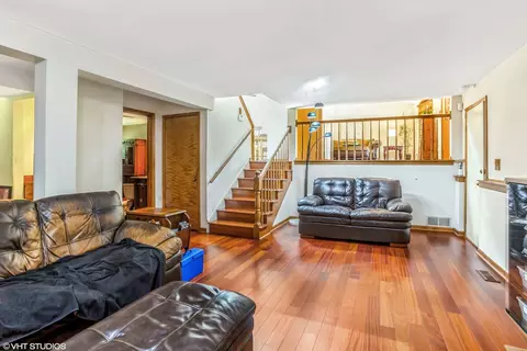 519 Hampton Cir, Bartlett, IL 60103 photo 9