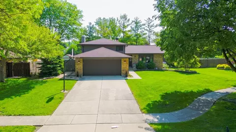 519 Hampton Cir, Bartlett, IL 60103