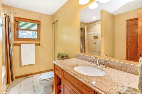 519 Hampton Cir, Bartlett, IL 60103 photo 12