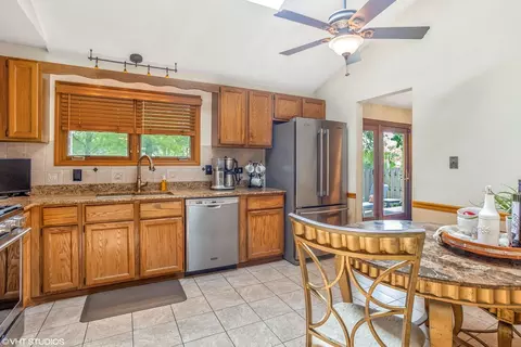 519 Hampton Cir, Bartlett, IL 60103 photo 6