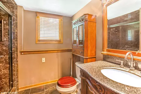 519 Hampton Cir, Bartlett, IL 60103 photo 14