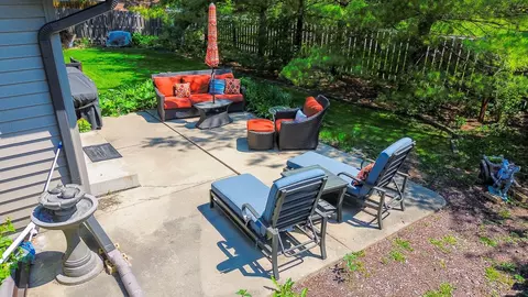 519 Hampton Cir, Bartlett, IL 60103 photo 15