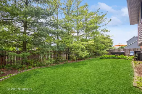 519 Hampton Cir, Bartlett, IL 60103 photo 17