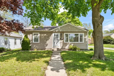 1911 Chestnut St, Waukegan, IL 60087